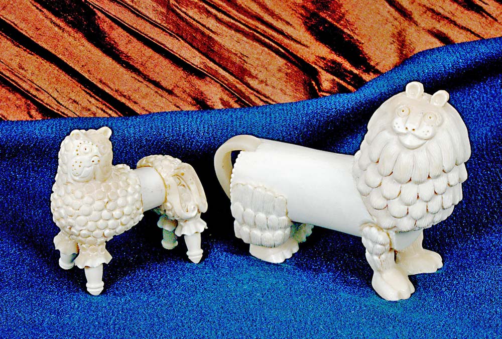 «Леви». 2000-і рр. Слонова кістка, різьблення